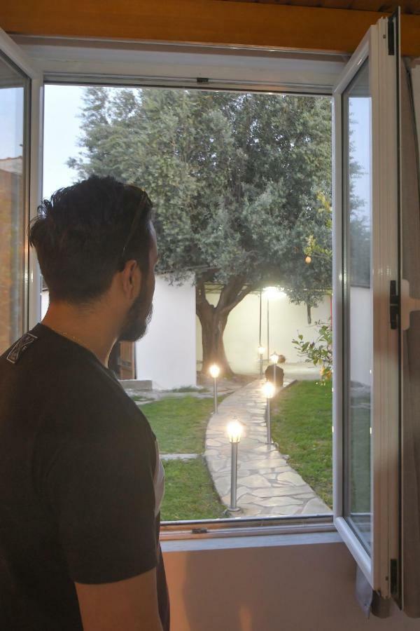 The Olive Garden House Charaki Exterior foto